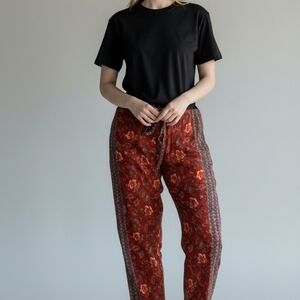 Sundance Red Floral Capri Pants